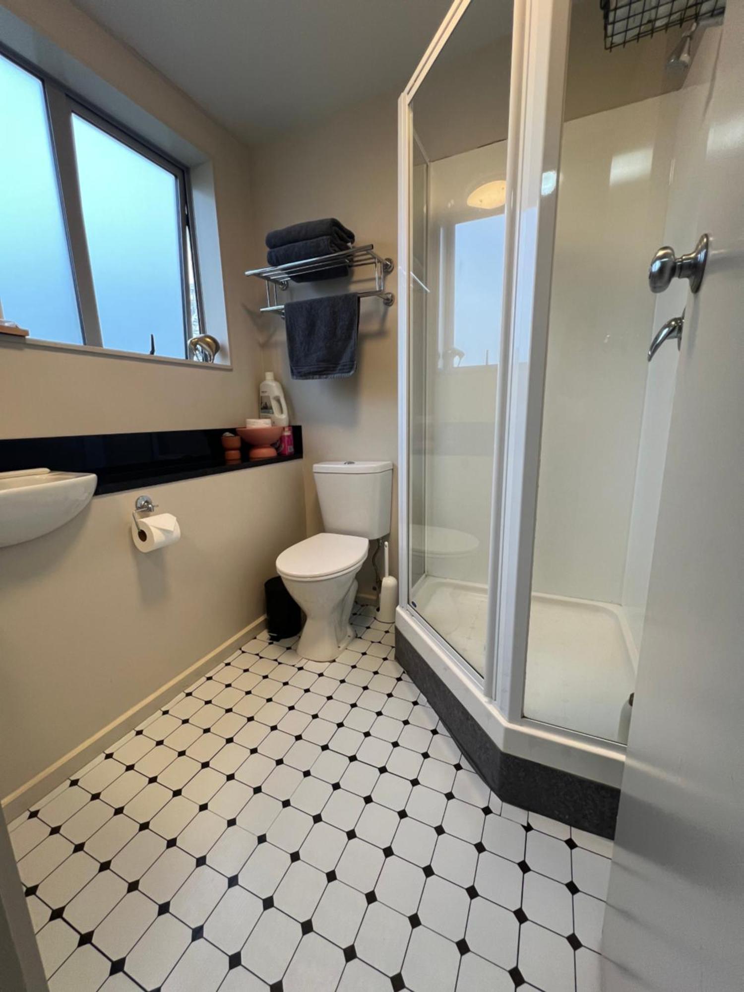 Cosy Motel Studio Apartment In Central City-Up To 2 Beds Крайстчърч Екстериор снимка